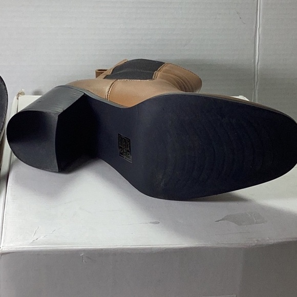 Journee Signature Rowann Chelsea Boot - Picture 12 of 12